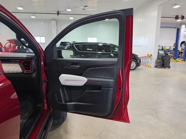 2025 GMC Canyon Crew Cab Short Box 4-Wheel Drive AT4
