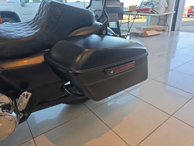 2018 HARLEY DAVIDSON ROAD GLIDE Base