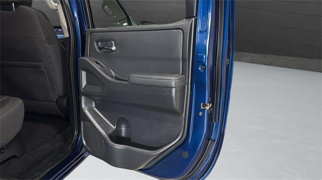 2022 Nissan Frontier Crew Cab 4x4 SV Auto