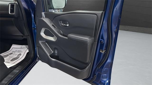 2022 Nissan Frontier Crew Cab 4x4 SV Auto