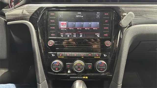 2020 Volkswagen Passat 2.0T R-Line Auto