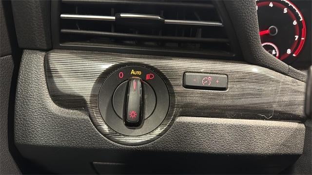 2020 Volkswagen Passat 2.0T R-Line Auto