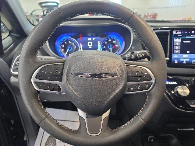 2025 Chrysler Pacifica Select FWD