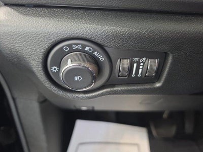 2025 Chrysler Pacifica Select FWD