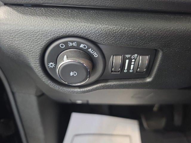 2025 Chrysler Pacifica Select FWD