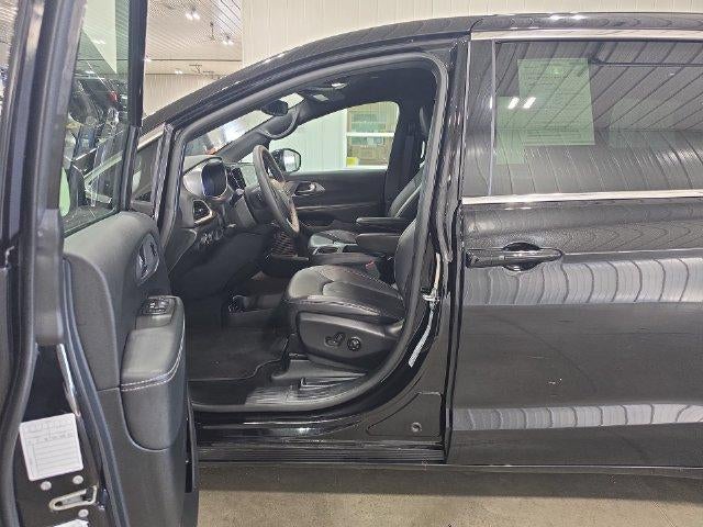 2025 Chrysler Pacifica Select FWD