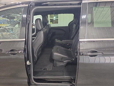 2025 Chrysler Pacifica Select FWD