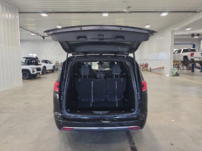 2025 Chrysler Pacifica Select FWD