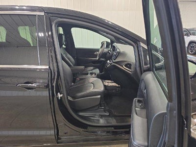2025 Chrysler Pacifica Select FWD