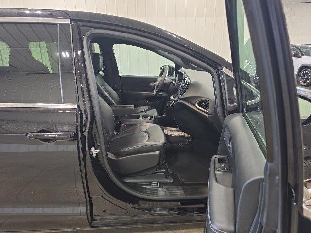 2025 Chrysler Pacifica Select FWD