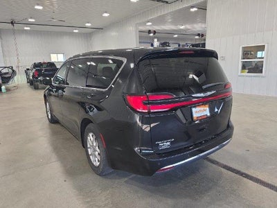 2025 Chrysler Pacifica Select FWD