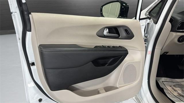 2024 Chrysler Pacifica Touring L FWD