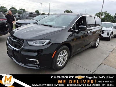 2025 Chrysler Pacifica Select FWD