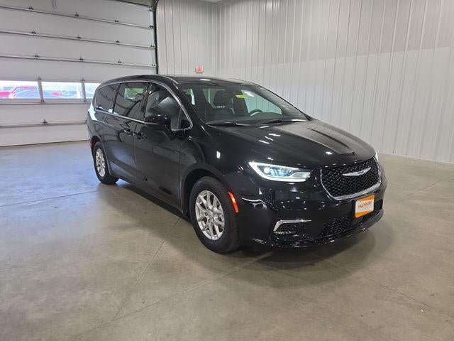 Used 2025 Chrysler Pacifica Select with VIN 2C4RC1BG9SR574569 for sale in Glenwood, Minnesota