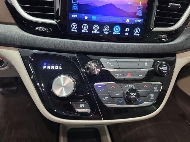 2017 Chrysler Pacifica Touring FWD