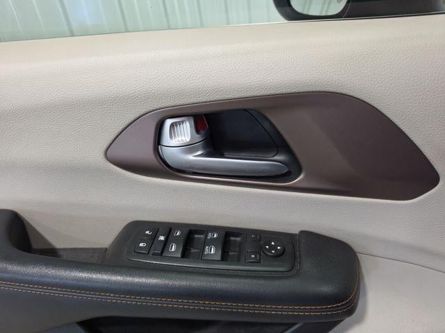 2017 Chrysler Pacifica Touring FWD