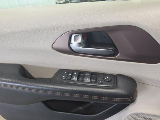 2017 Chrysler Pacifica Touring FWD