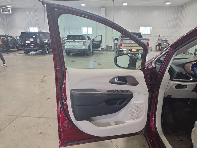 2017 Chrysler Pacifica Touring FWD