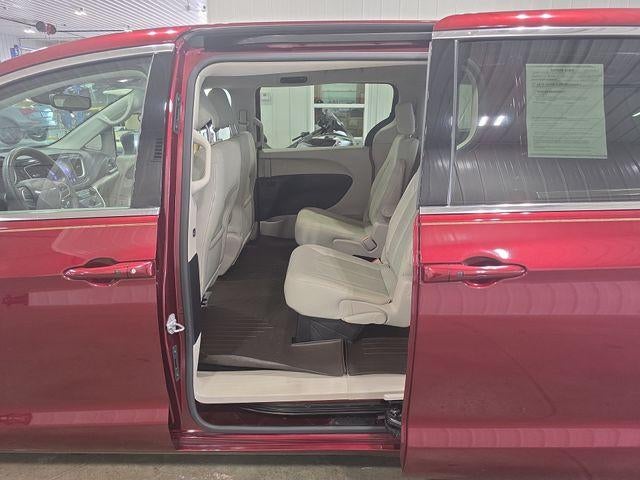 2017 Chrysler Pacifica Touring FWD