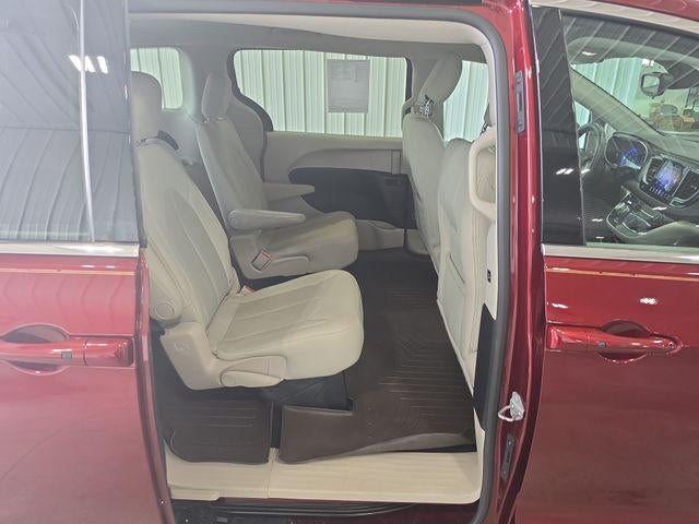 2017 Chrysler Pacifica Touring FWD