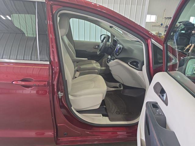 2017 Chrysler Pacifica Touring FWD