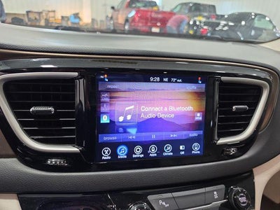 2017 Chrysler Pacifica Touring FWD