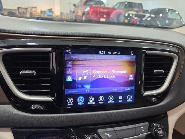 2017 Chrysler Pacifica Touring FWD