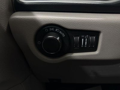 2021 Chrysler Voyager LXI FWD