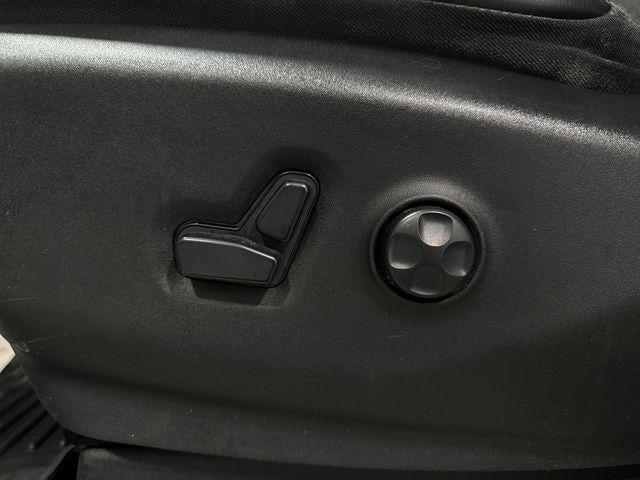 2021 Chrysler Voyager LXI FWD