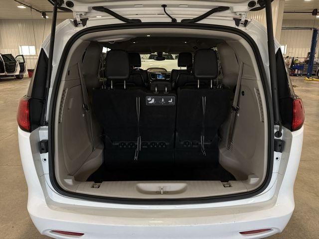 2021 Chrysler Voyager LXI FWD