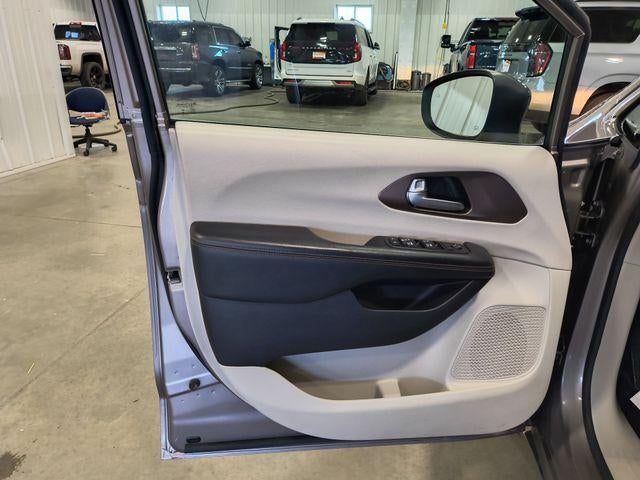 2017 Chrysler Pacifica Touring-L Plus FWD