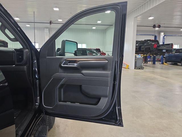 2025 Chevrolet Silverado 3500 HD Crew Cab Standard Box 4-Wheel Drive LT