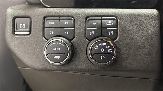 2025 Chevrolet Silverado 3500 HD Crew Cab Standard Box 4-Wheel Drive LT