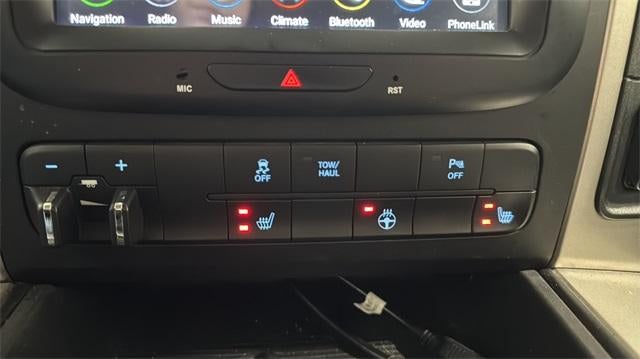 2015 RAM 3500 4WD Crew Cab 6.3 Ft Box Big Horn