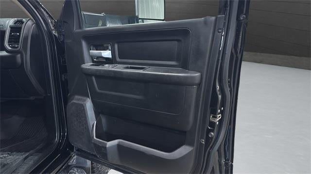 2019 RAM 3500 Tradesman 4x4 Crew Cab 8' Box