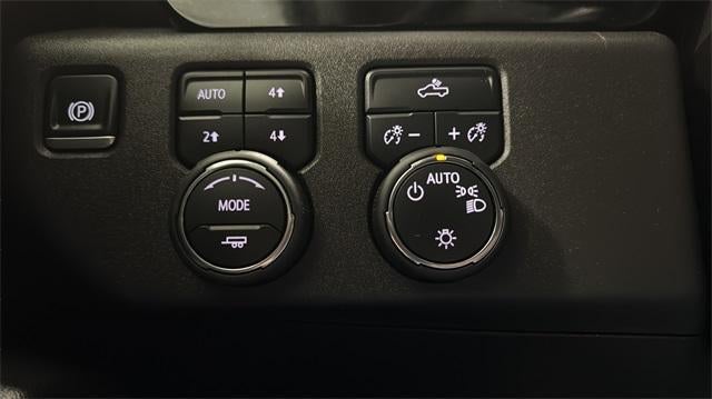 2025 Chevrolet Silverado 1500 Crew Cab Short Box 4-Wheel Drive LT 1LT