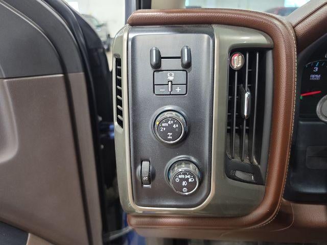 2015 Chevrolet Silverado 1500 Crew Cab Short Box 4-Wheel Drive High Country