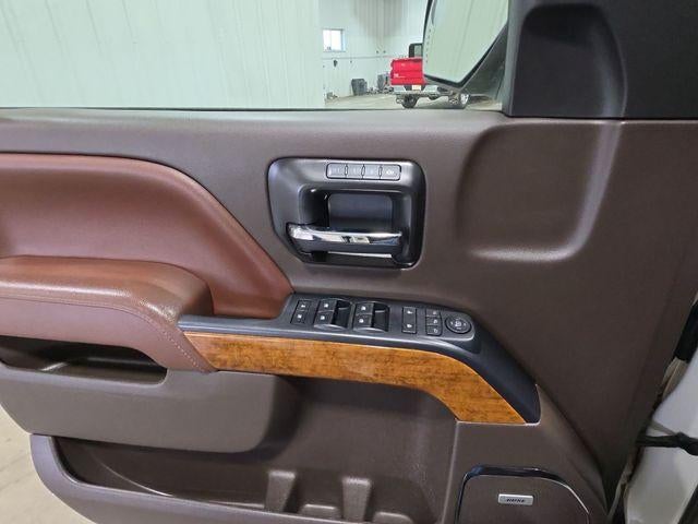 2014 Chevrolet Silverado 1500 Crew Cab Standard Box 4-Wheel Drive High Country