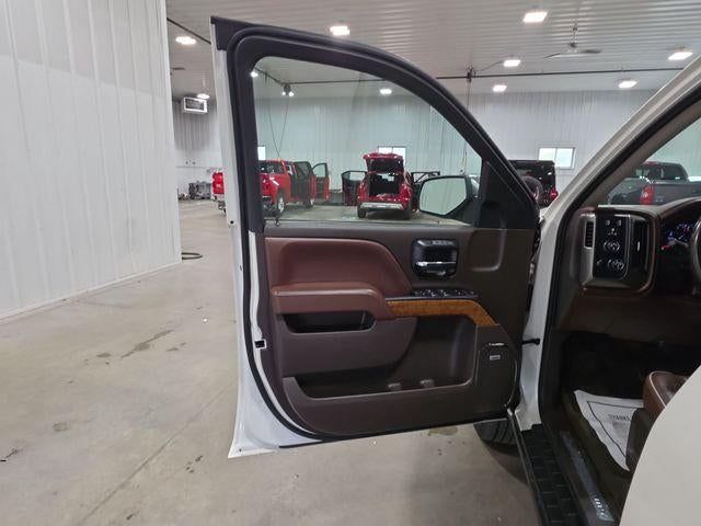 2014 Chevrolet Silverado 1500 Crew Cab Standard Box 4-Wheel Drive High Country