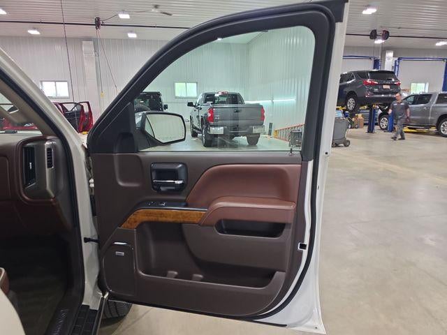 2014 Chevrolet Silverado 1500 Crew Cab Standard Box 4-Wheel Drive High Country