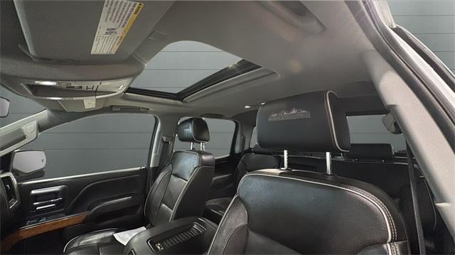 2018 Chevrolet Silverado 1500 Crew Cab Short Box 4-Wheel Drive High Country