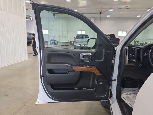 2017 Chevrolet Silverado 1500 Crew Cab Short Box 4-Wheel Drive High Country