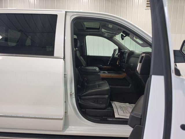 2017 Chevrolet Silverado 1500 Crew Cab Short Box 4-Wheel Drive High Country