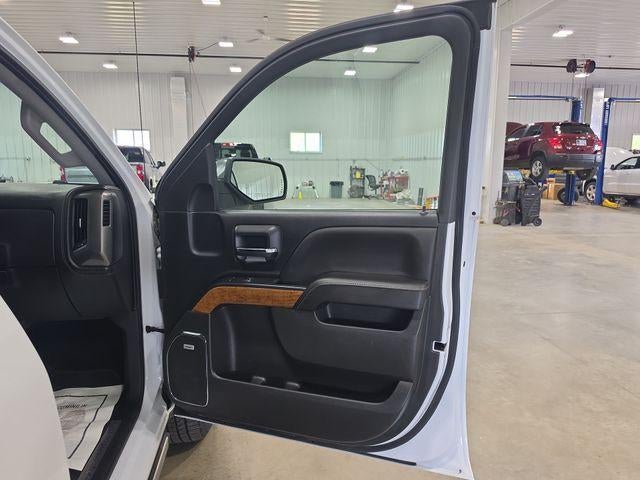2017 Chevrolet Silverado 1500 Crew Cab Short Box 4-Wheel Drive High Country