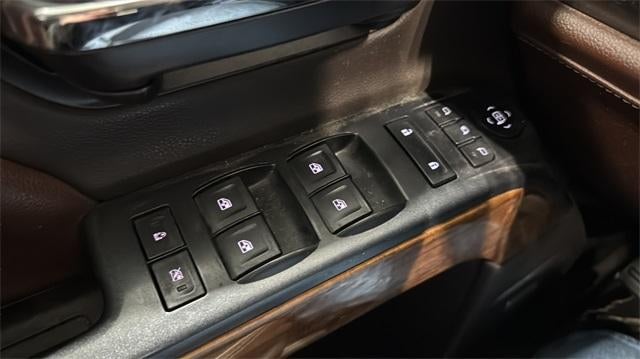 2015 Chevrolet Silverado 1500 Crew Cab Standard Box 4-Wheel Drive High Country