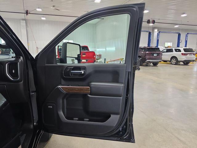 2021 Chevrolet Silverado 1500 Crew Cab Standard Box 4-Wheel Drive High Country