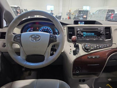 2014 Toyota Sienna 5dr 8-Pass Van V6 XLE FWD (Natl)
