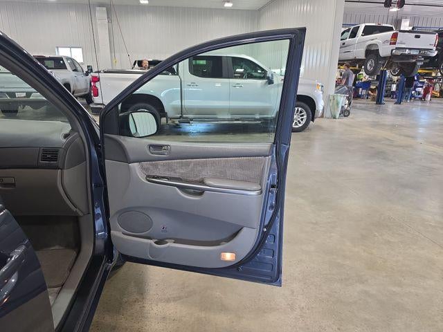 2007 Toyota Sienna 5dr 7-Passenger Van CE FWD (Natl)