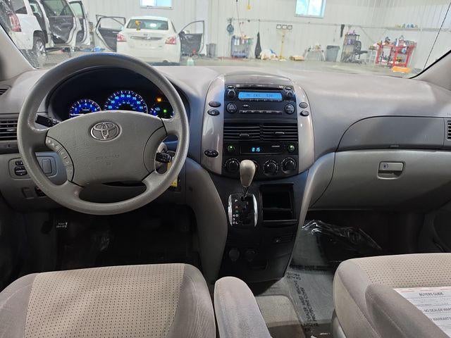 2007 Toyota Sienna 5dr 7-Passenger Van LE FWD (Natl)