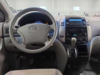2007 Toyota Sienna 5dr 7-Passenger Van LE FWD (Natl)